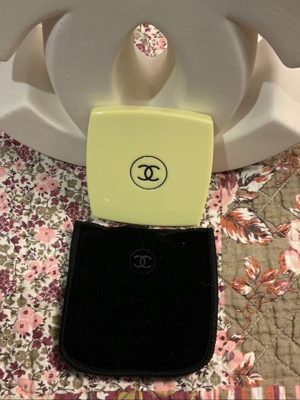 CHANEL Pale Yellow Double Facettes Compact Mirror. Limited Edition retail $125 - Picture 3 of 5